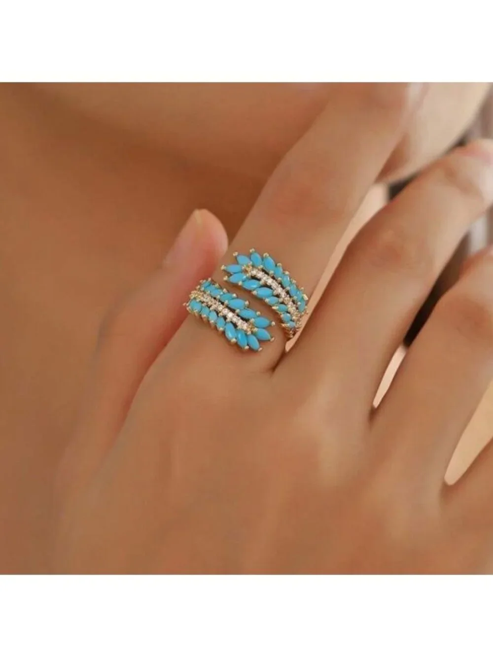 Elegant Turquoise and Gold Ring Q192